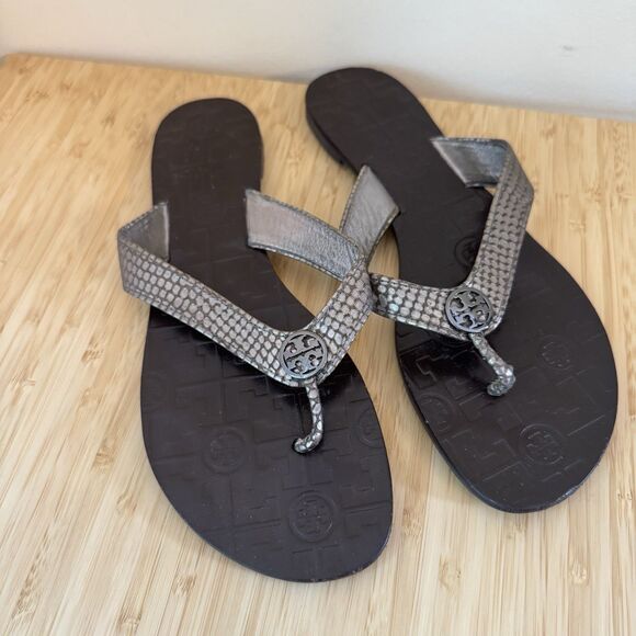Tory Burch Women's Metallic Silver Snakeskin Embossed Leather Thong Flats Sz 9M - Picture 1 of 8
